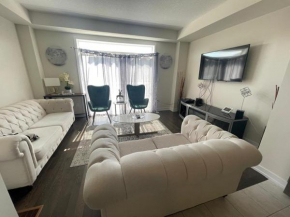 Family and Friends Entire 3 Bedrooms, 2 Baths, Beautiful Glow Niagara